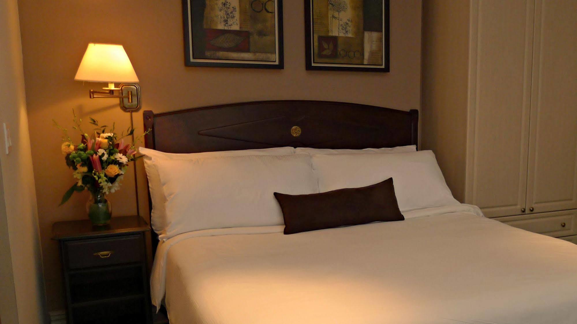 Grand Hotel & Suites Toronto Esterno foto